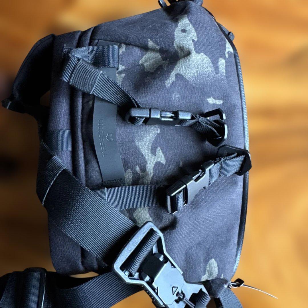 Code of bell カモフラージュ ボディバッグ