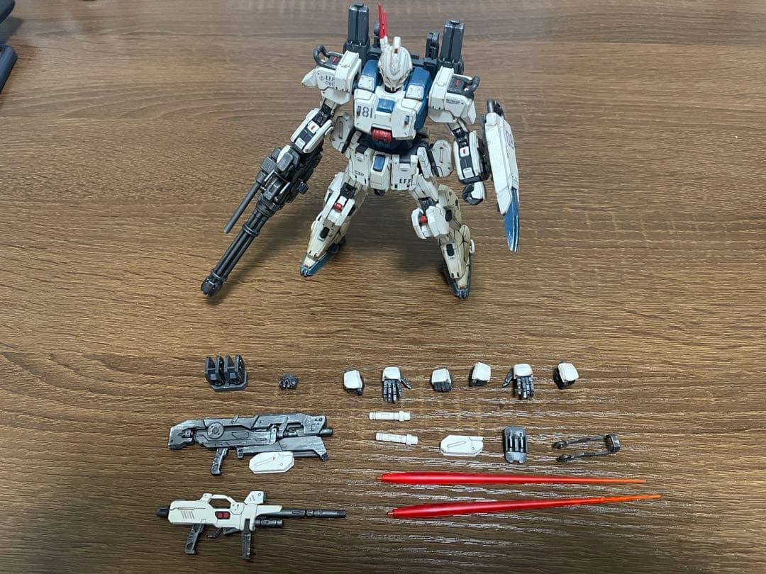 【完成品】海外プラモデルHG 1/144 Ez8イージーエイト