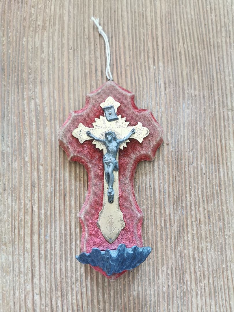 アンティークフランス 布帛と真鍮十字架 ブロンズ色のイエス シェル型聖水入れ