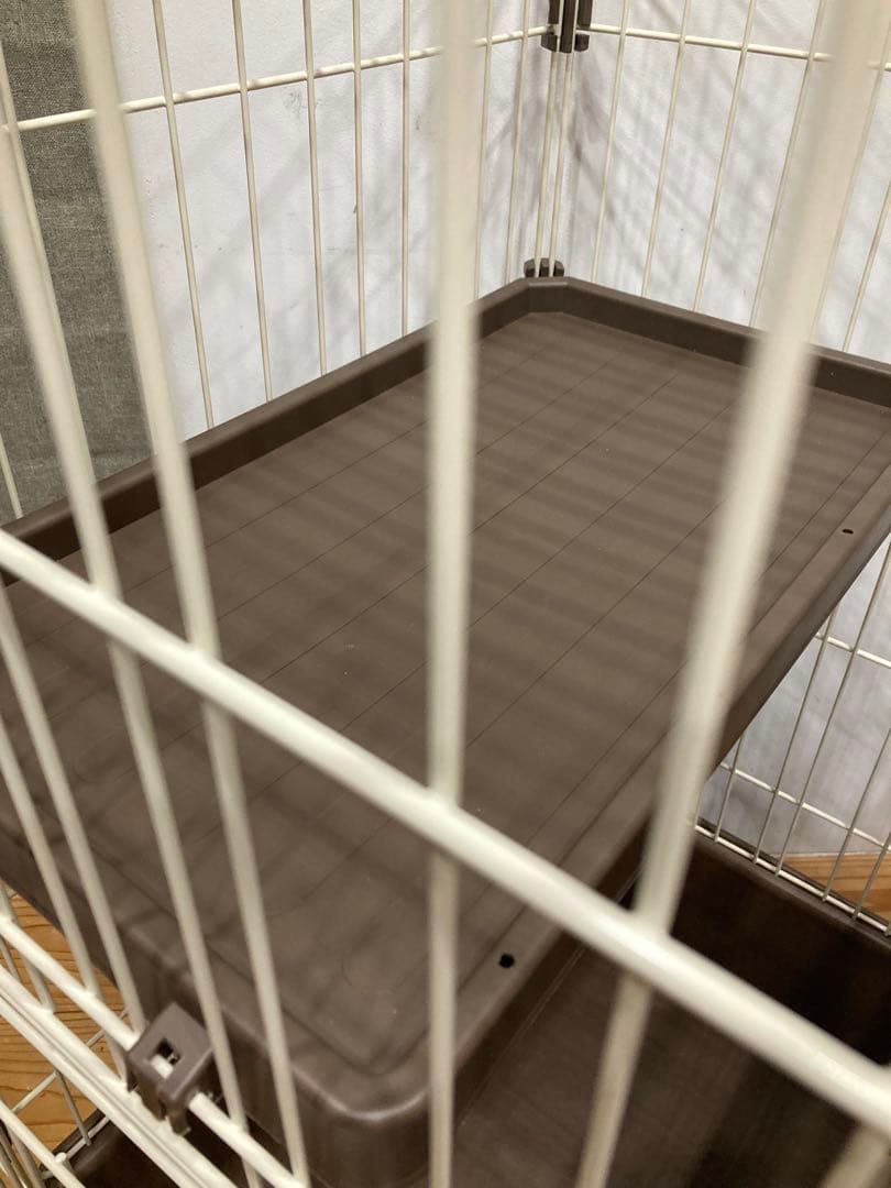 【ほぼ新品】2段出入り簡単ドア付きキャットケージ アンティークホワイト　コーナン