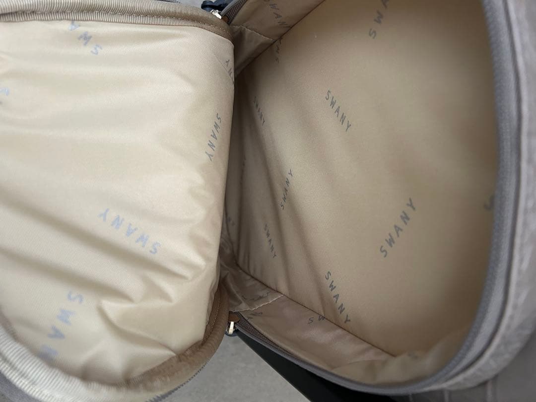 スワニー　クロコダイル風ベージュキャリーケース