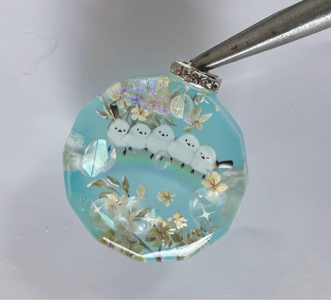 展示用/レジン/虹の上のシマエナガ　蓄光　オルゴナイトネックレス