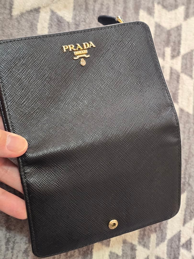 PRADA ブラックレザー 2つ折り財布
