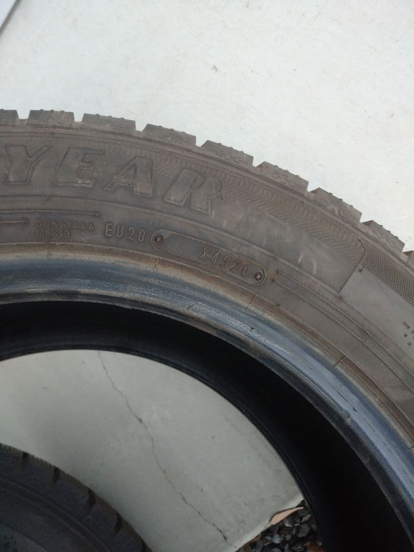 子柏薫 です。YEAR ICE NAVI7 205/60R16 92Q