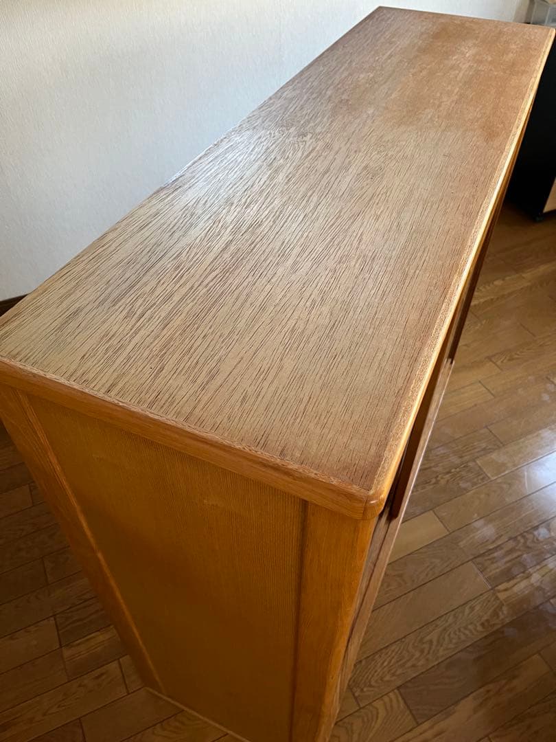 タモ材＊ガラス食器棚