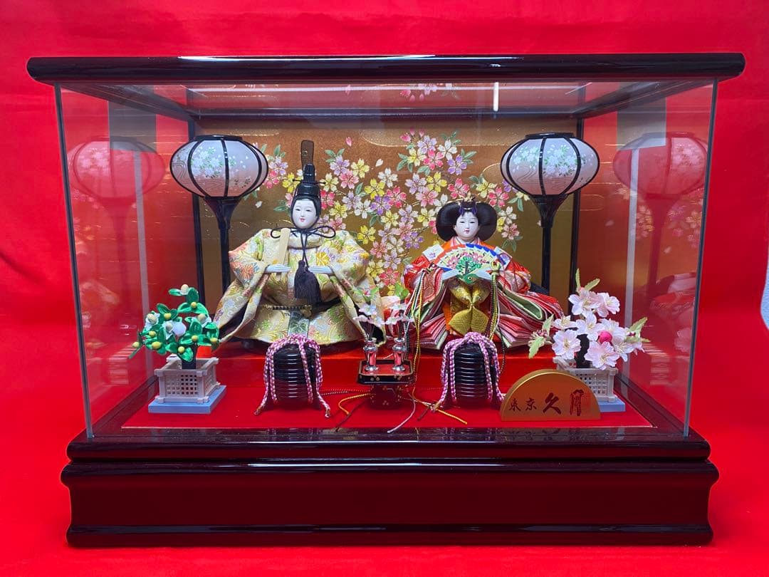 東京久月　雛人形　親王飾りガラスケース入り・間口約４４×奥行約２９×高さ約３２㎝