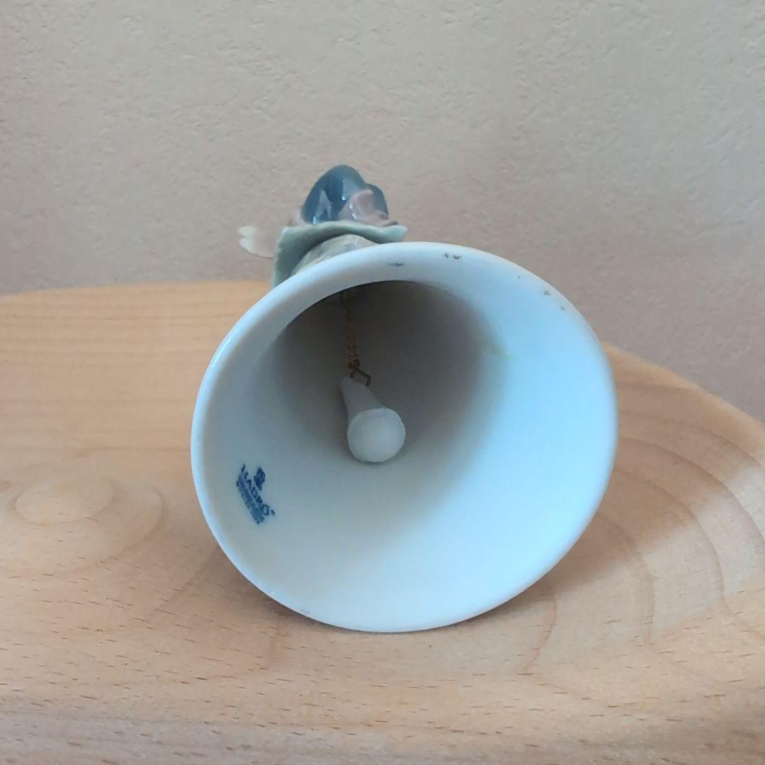 リヤドロ ベル型の天使像（エンジェルベル）磁器フィギュリン(置物)