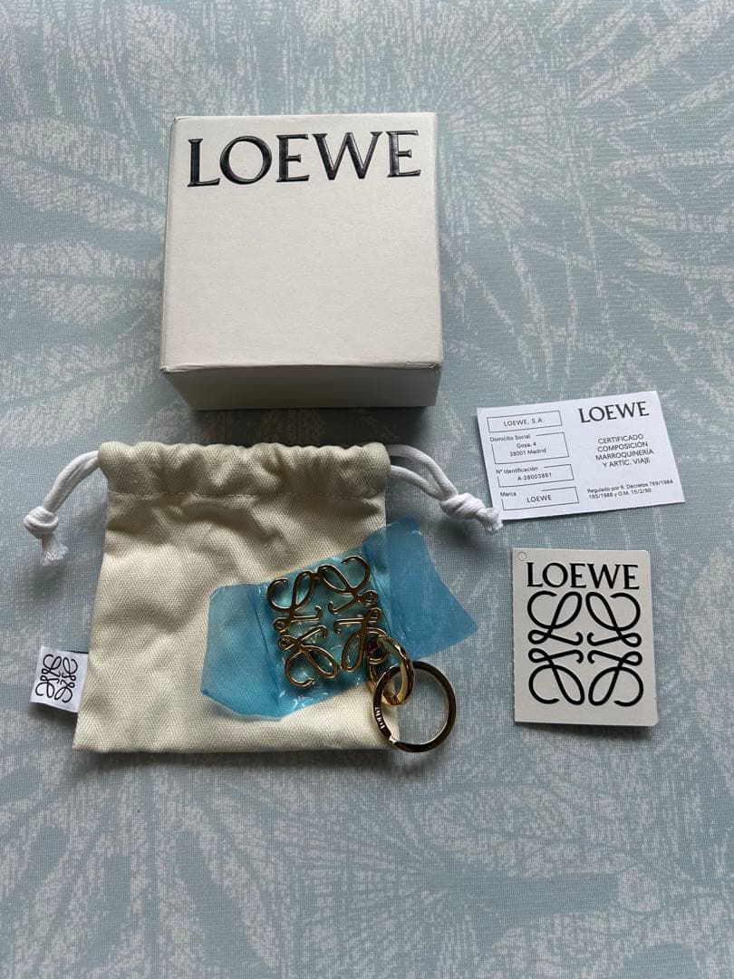 新品未使用！LOEWE ゴールドアナグラムキーホルダー　ロエベキーリング