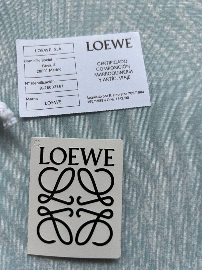 新品未使用！LOEWE ゴールドアナグラムキーホルダー　ロエベキーリング