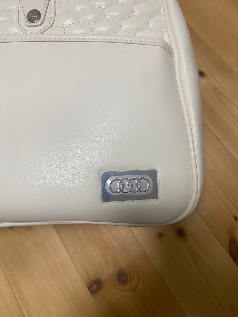 アウディAudiボストンバッグ