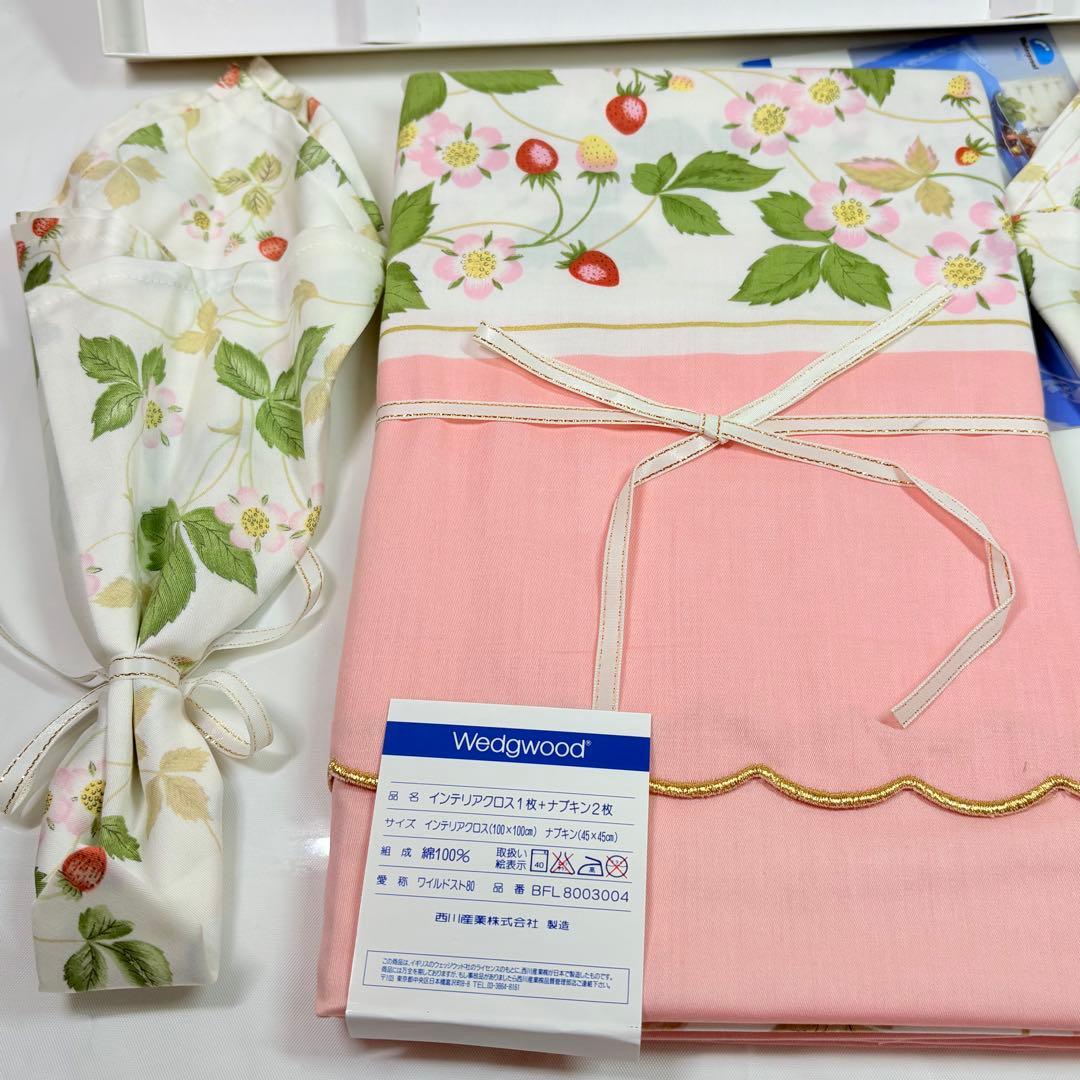 美品　 インテリアクロス　ナプキン２枚　ワイルドストロベリー