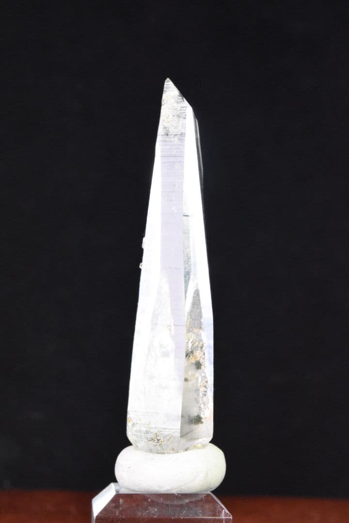 ガネーシュヒマールラパ産 角閃石、クローライト入りタンドリックツイン