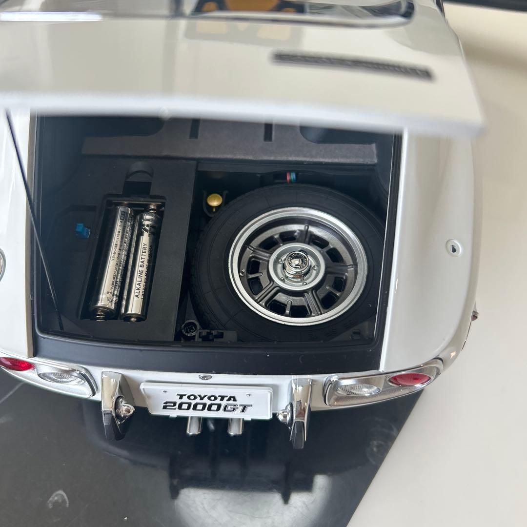 貴重なトヨタ 2000GT 1/8スケール完成版 コレクション価値のあるモデル
