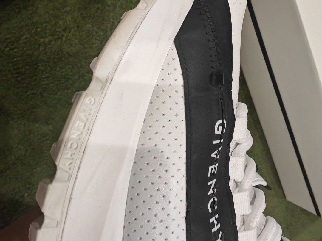 k1518　GIVENCHY ホワイト ブラック スニーカー　43