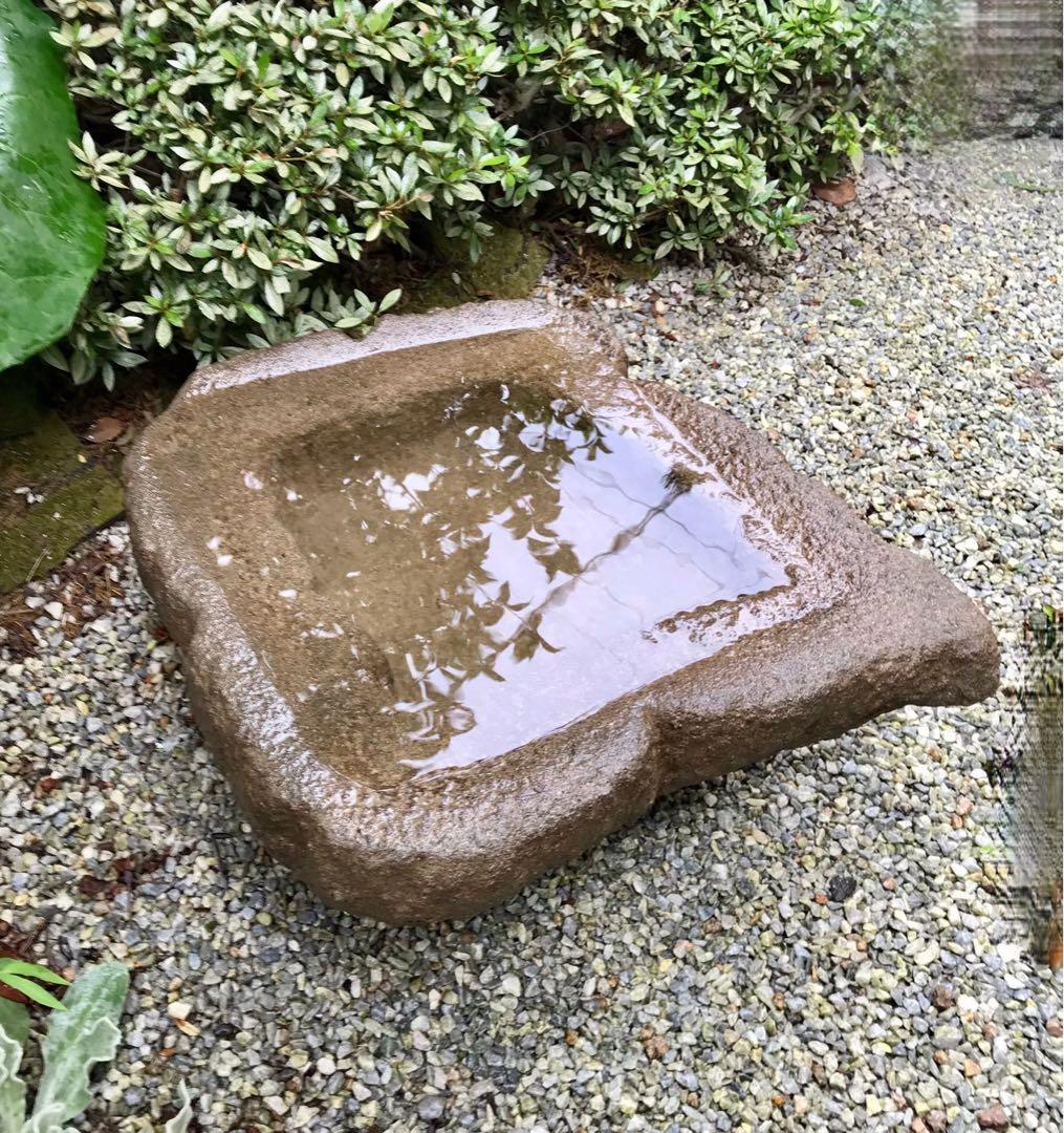 野草の葉型水鉢・向鉢・蹲・オブジェ・庭石・ガーデニング・バードバス・石鉢