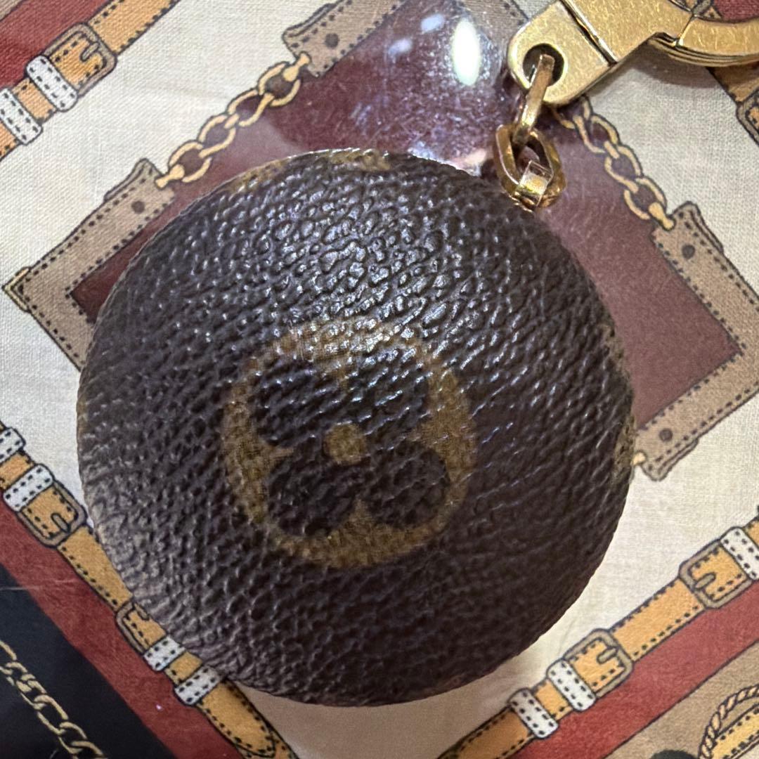 ルイ・ヴィトンブラウンロゴ入り円形キーリング本物