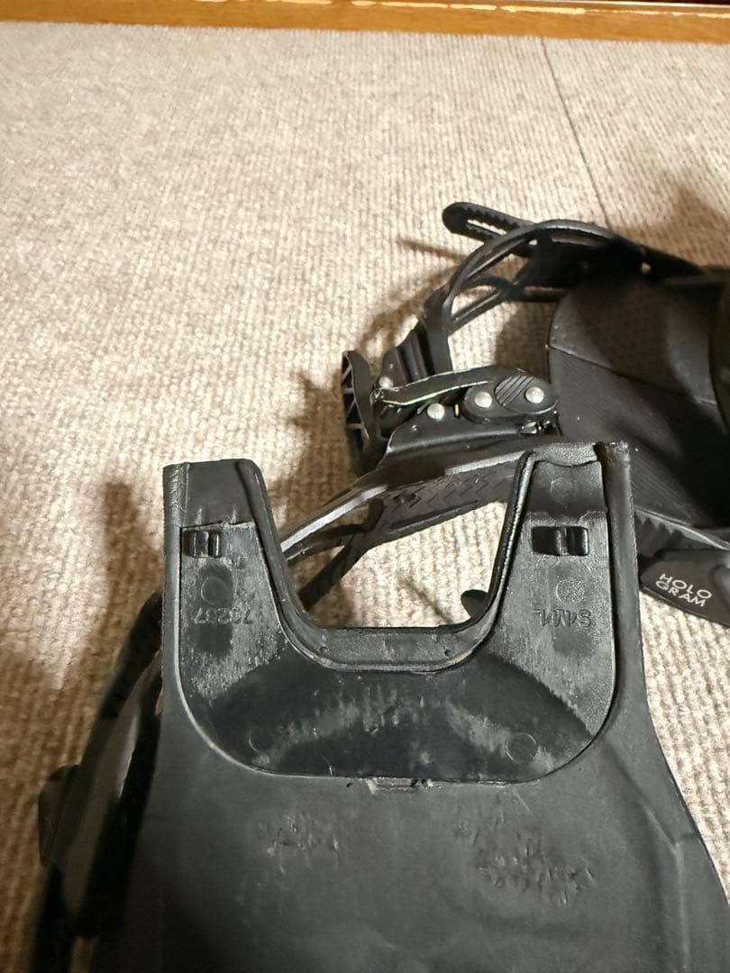SALOMON ホログラム　ブラック ビンディング