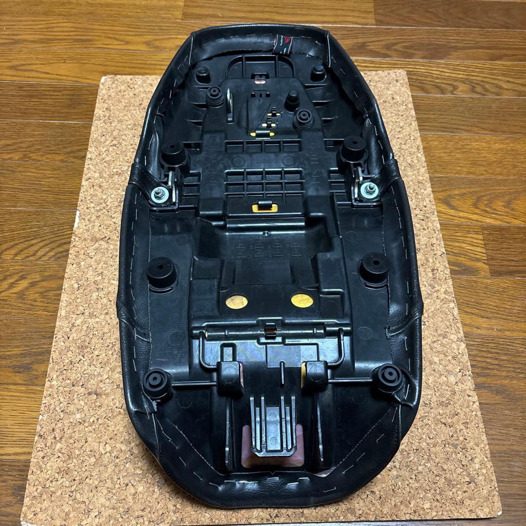 旧型xsr900用シート ルイモト製レザーシートカバー