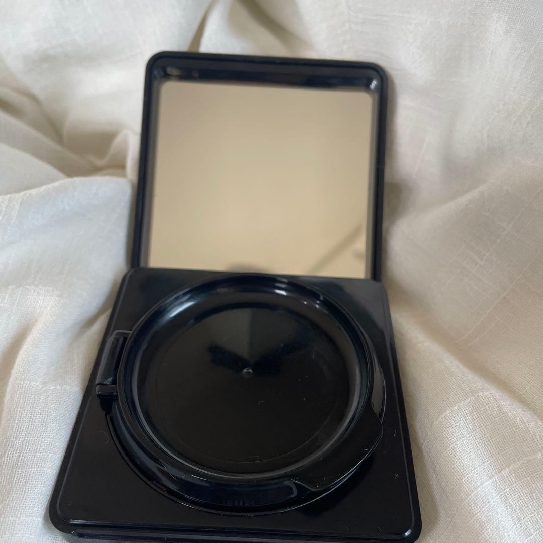 ジバンシイ　ソワンノワールUVコンパクト化粧下地　即購入◎