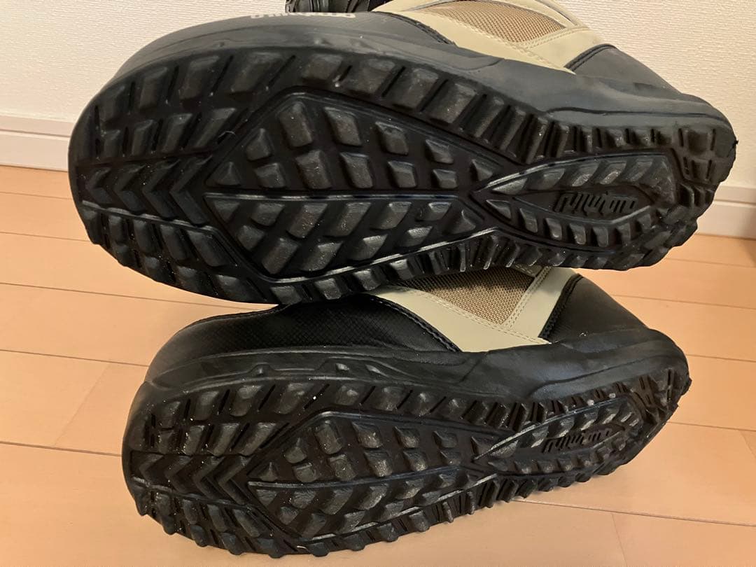 シーズン終盤thirtytwo スノボブーツ BOAシステムダブルBOA US8