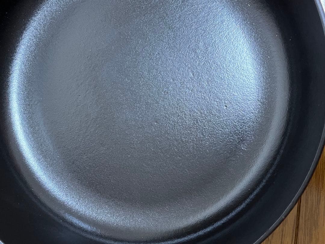 staub 2点セット　　スキヤキ＆グリル、ラムカンチェリー