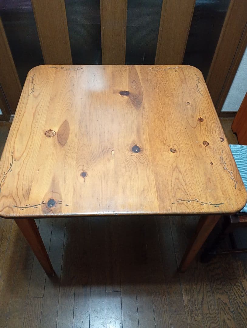 アンファンダイニングテーブル