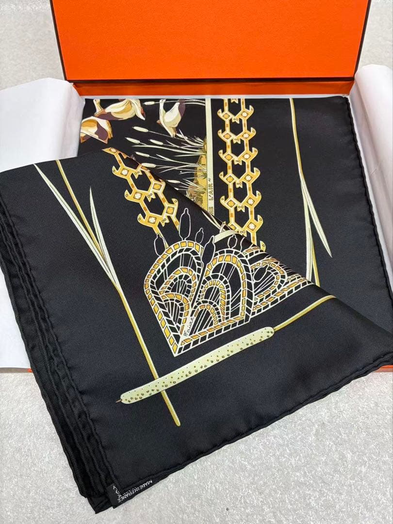 未使用品　エルメス シルクスカーフ カレ90 空は自由 渡鳥 黒色 ブラック