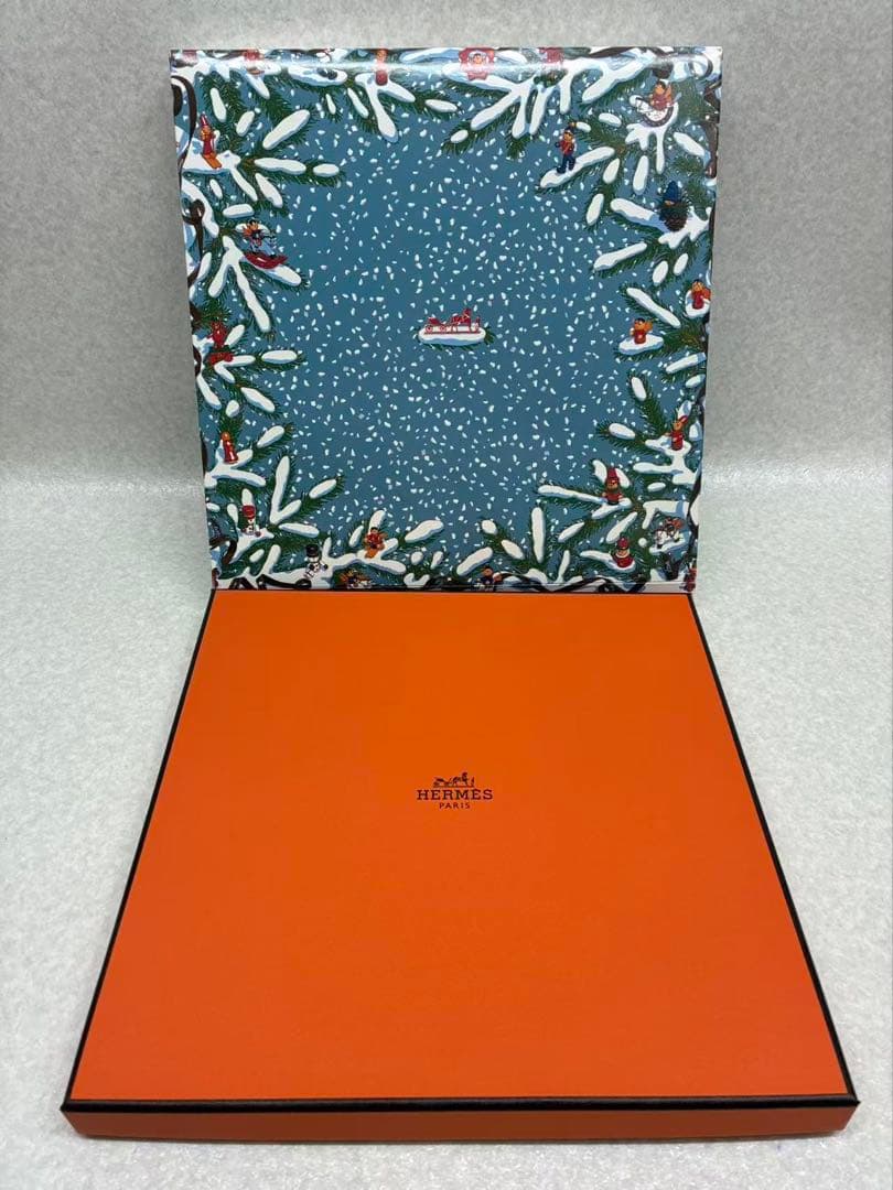 未使用品　エルメス シルクスカーフ カレ90 空は自由 渡鳥 黒色 ブラック