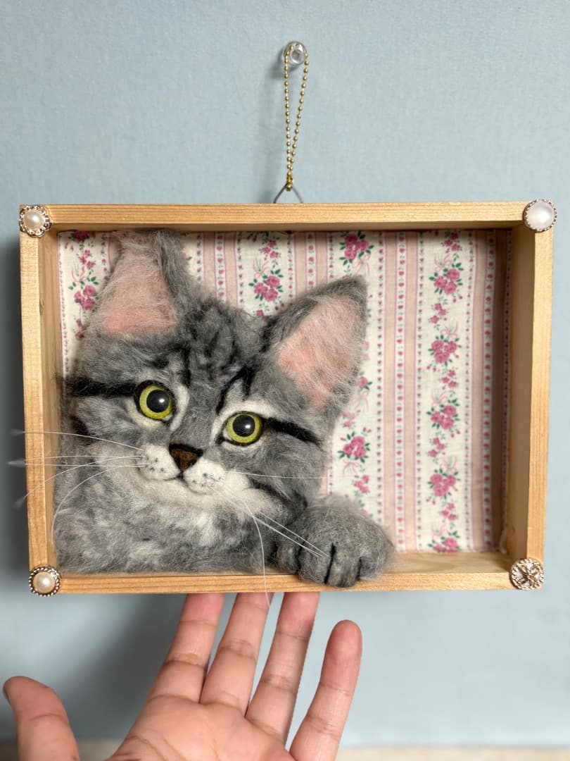 羊毛フェルトサバトラ猫壁掛けオブジェ【ハンドメイド