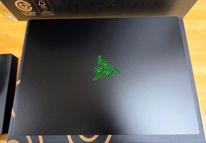 Razer Blade 14(RTX 4070) メモリ32GBSSD：2TB
