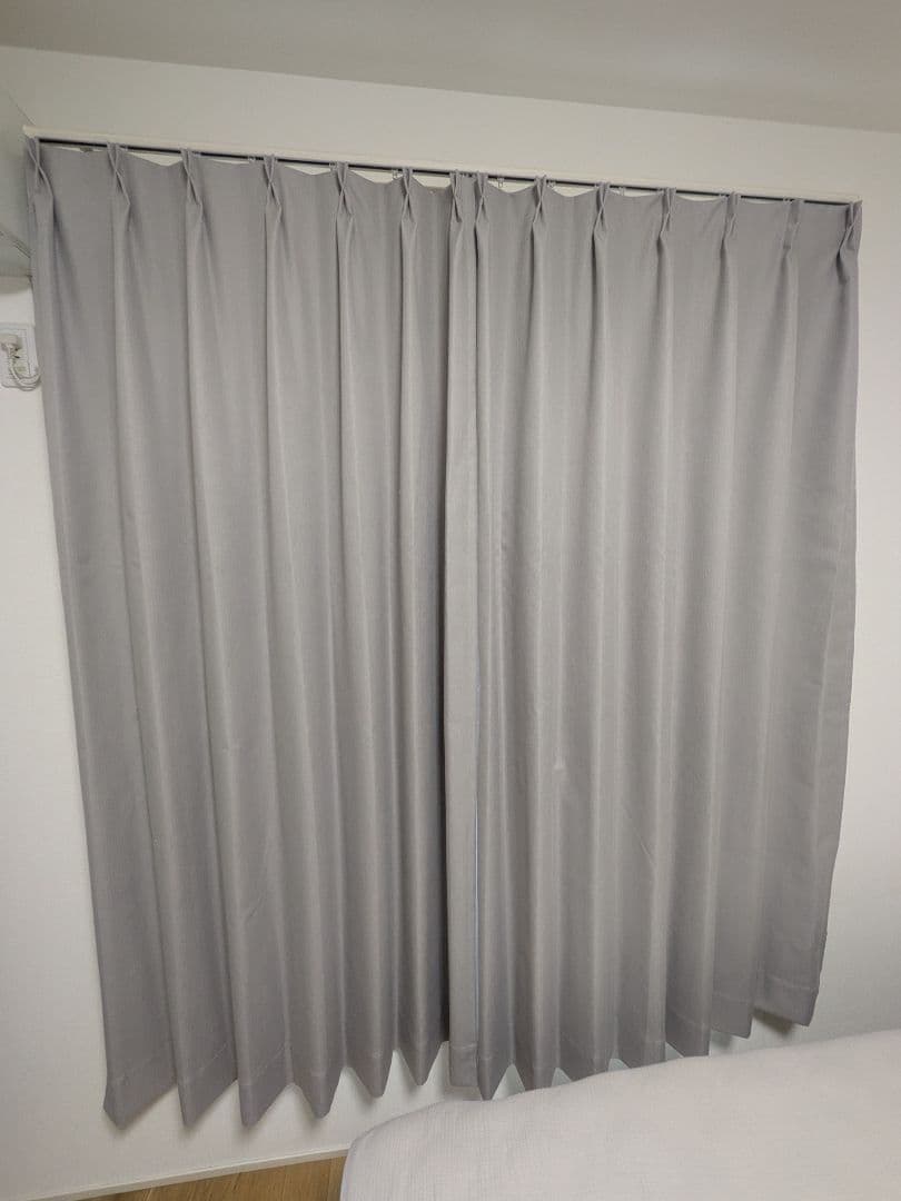 【新品未使用】花柄刺繍レースつきカーテン_完全遮光/遮熱遮断/防音/形状記憶