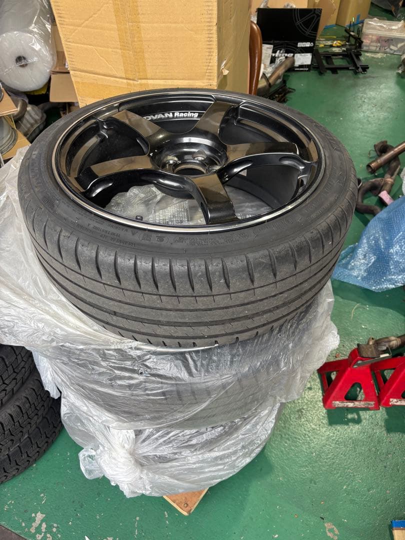 アドバンレーシングTC‐4　１８インチ　8J 4本セット　ミシュラン2021年製