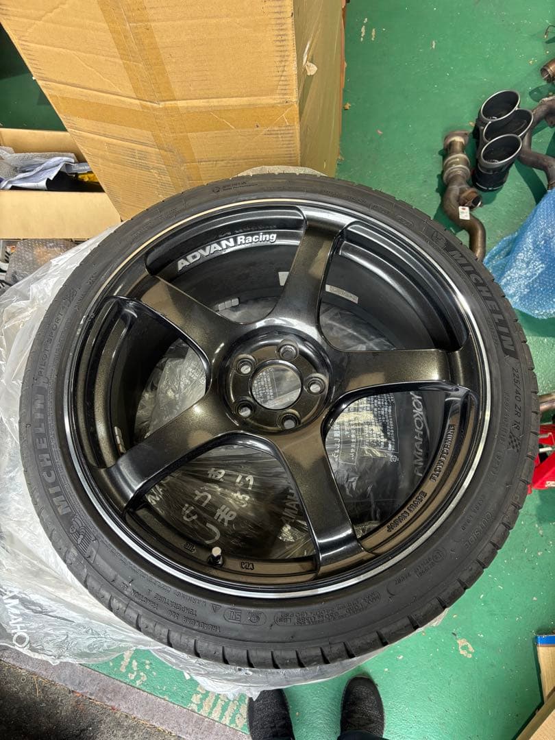 アドバンレーシングTC‐4　１８インチ　8J 4本セット　ミシュラン2021年製