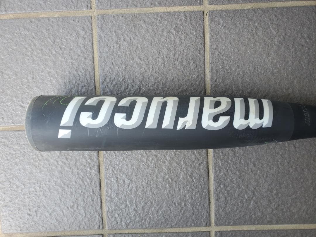 Marucci Cusher 19 バット ブラック/グリーン