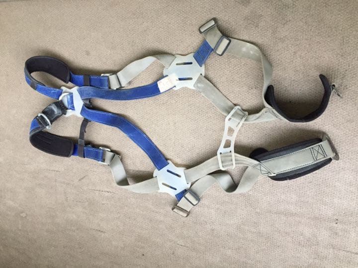 規格前のフルハーネス