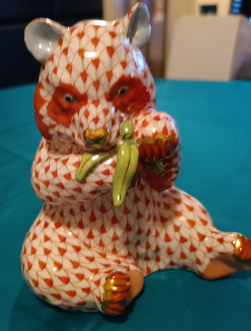 【HEREND】ヘレンド　動物シリーズ　笹を食すパンダ　ハンドペイント　磁器製