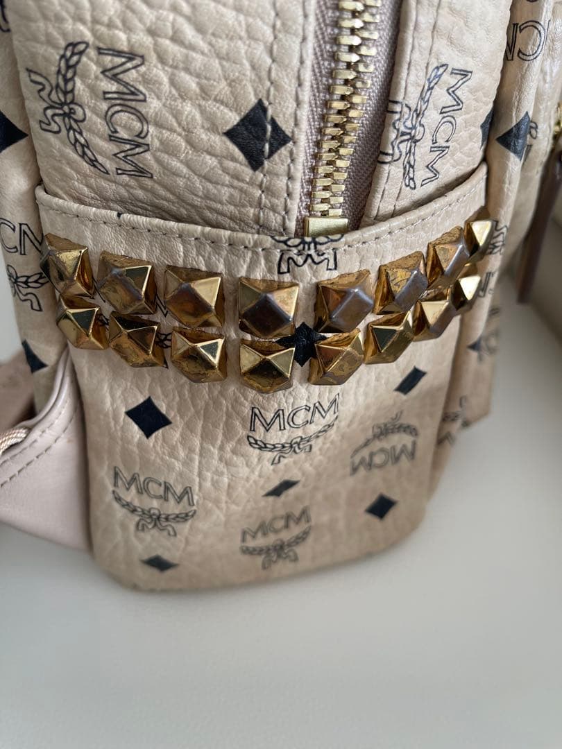 MCM ロゴプリント ベージュ リュック