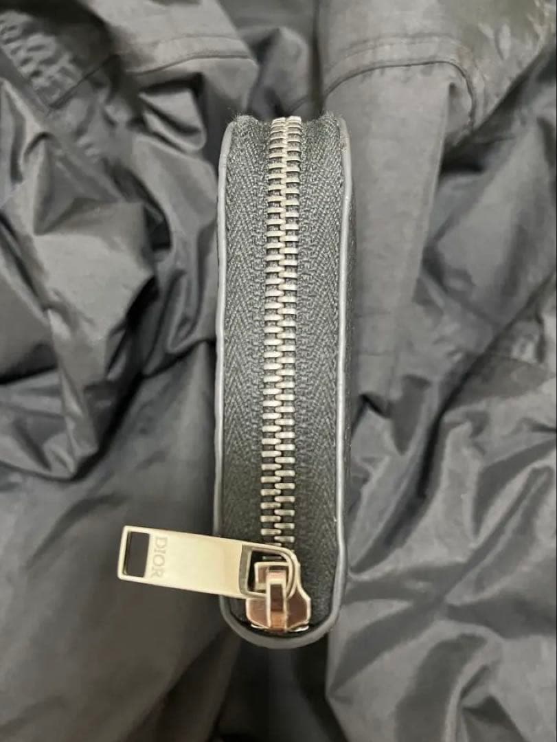 Dior 長財布　最新モデル　エンボス加工 ブラック
