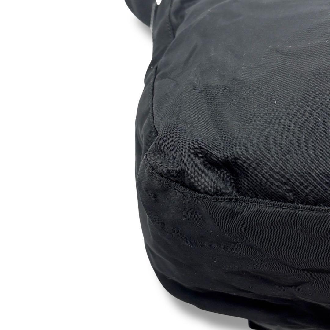 プラダ　メッセンジャーバッグ　ショルダーバッグ　三角ロゴ　白タグ　ブラック