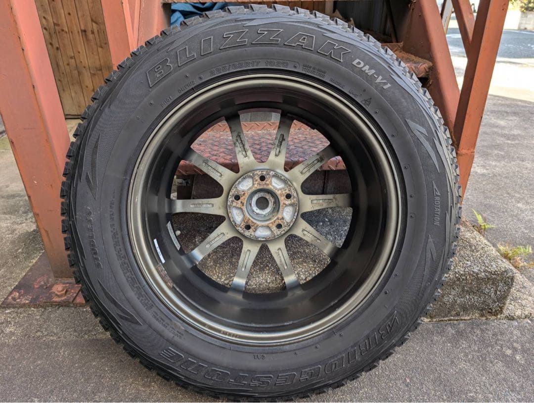 ブリヂストン BLIZZAK DM-V1 17インチ スタッドレス