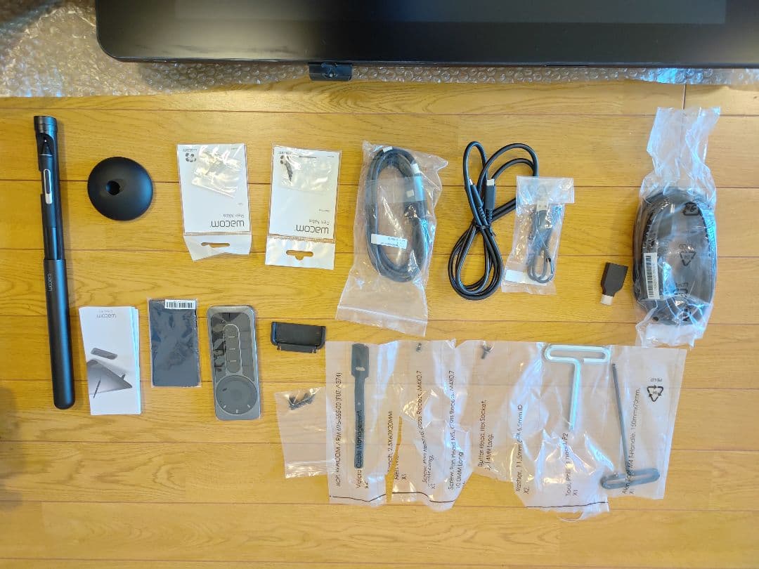 Wacom Cintiq Pro 24 DTH-2420 Flex Arm付き