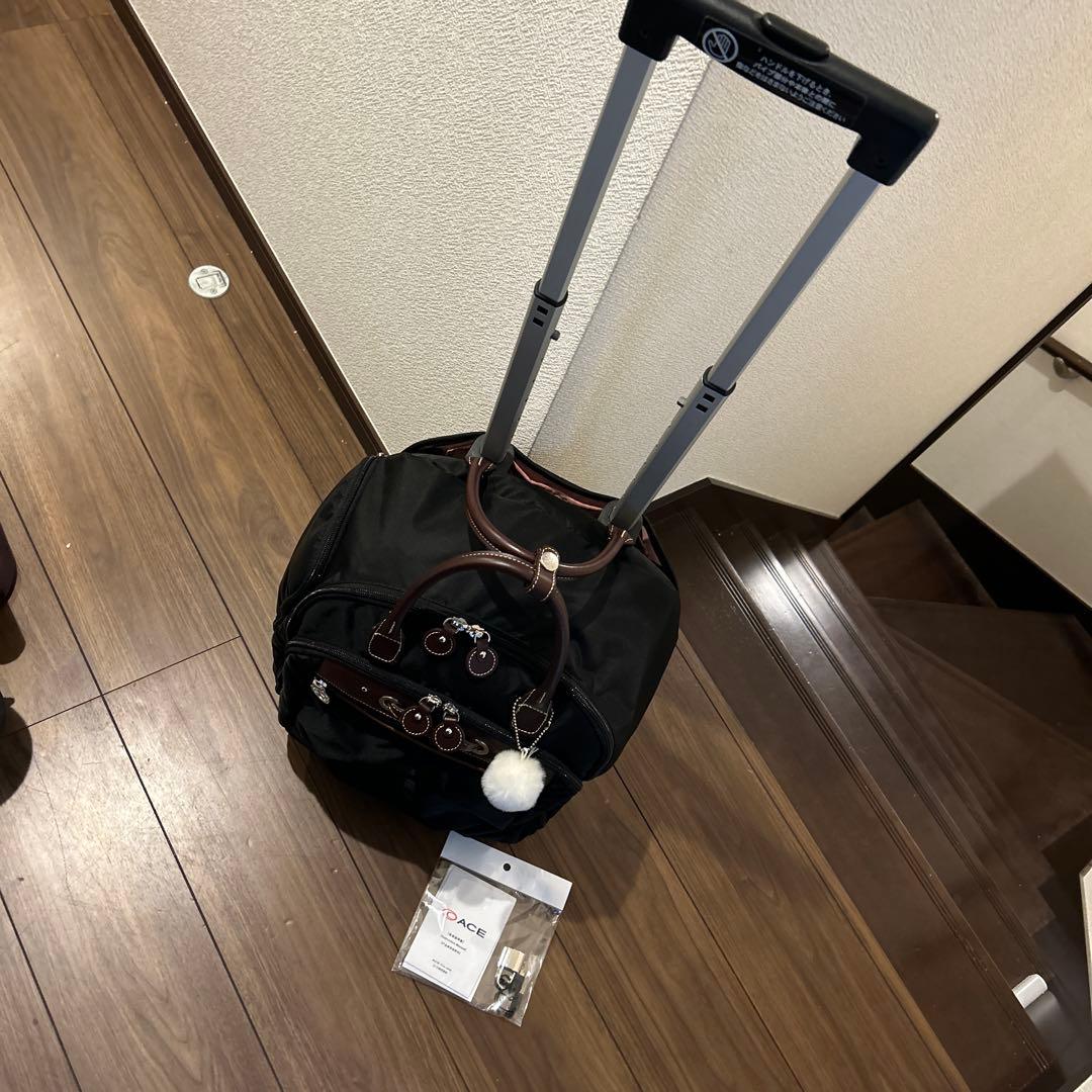 美品　カナナプロジェクト　キャリーケース　キャリーバック　黒　4輪　鍵