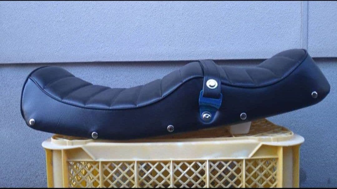 ホンダ　CB400sfタックロールシート　ブラックレザー　nc39.42