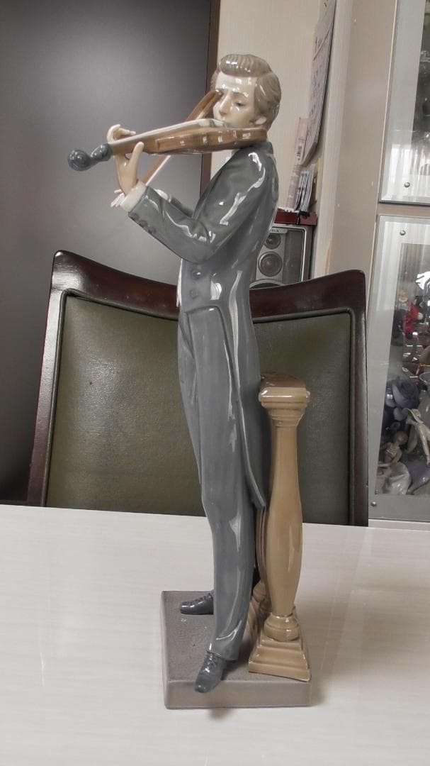 LLADRO　リヤドロ【ヤングバイオリニスト】Ｈ＝33cm　リアドロ　Ｌ549