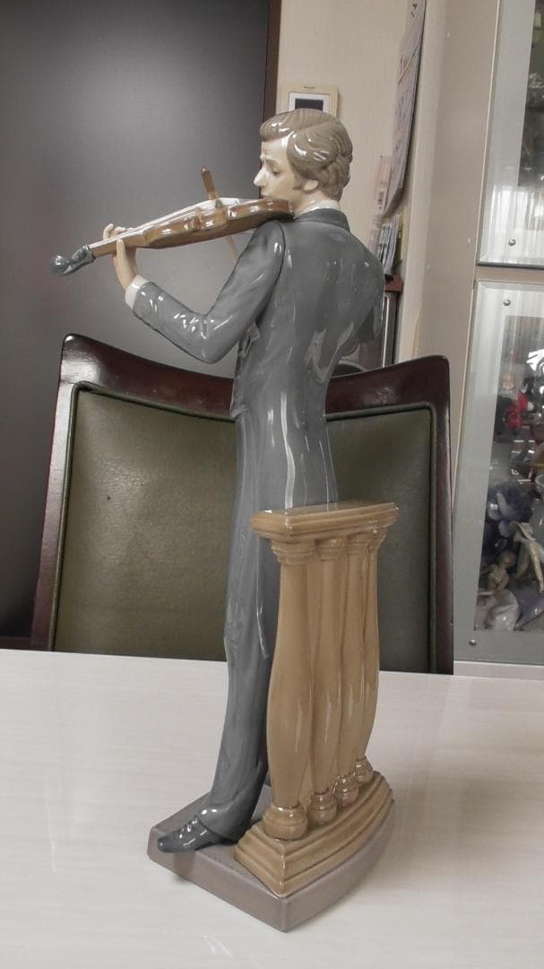 LLADRO　リヤドロ【ヤングバイオリニスト】Ｈ＝33cm　リアドロ　Ｌ549