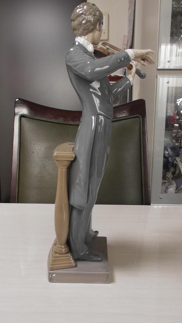 LLADRO　リヤドロ【ヤングバイオリニスト】Ｈ＝33cm　リアドロ　Ｌ549