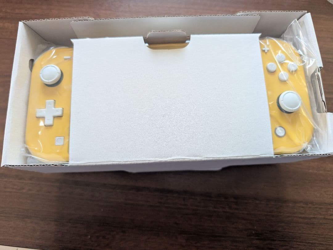 Nintendo Switch Lite イエロー 箱付き SDカード+ケース