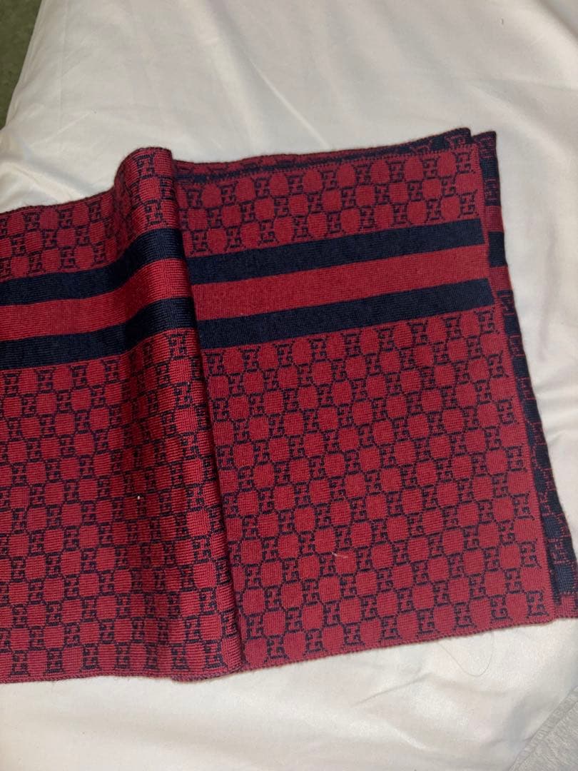 GUCCI ロゴパターン マフラー 赤/ネイビー