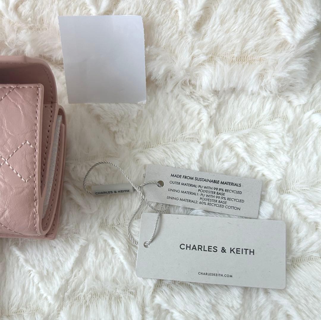 CHARLES & KEITHドゥオ キルトフォルドオーバー ウォレット ピンク