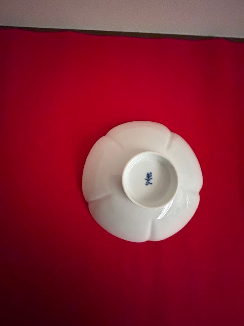 【井上萬二】有田焼　重要無形文化財　人間国宝　白磁花形銘々皿　ニ客